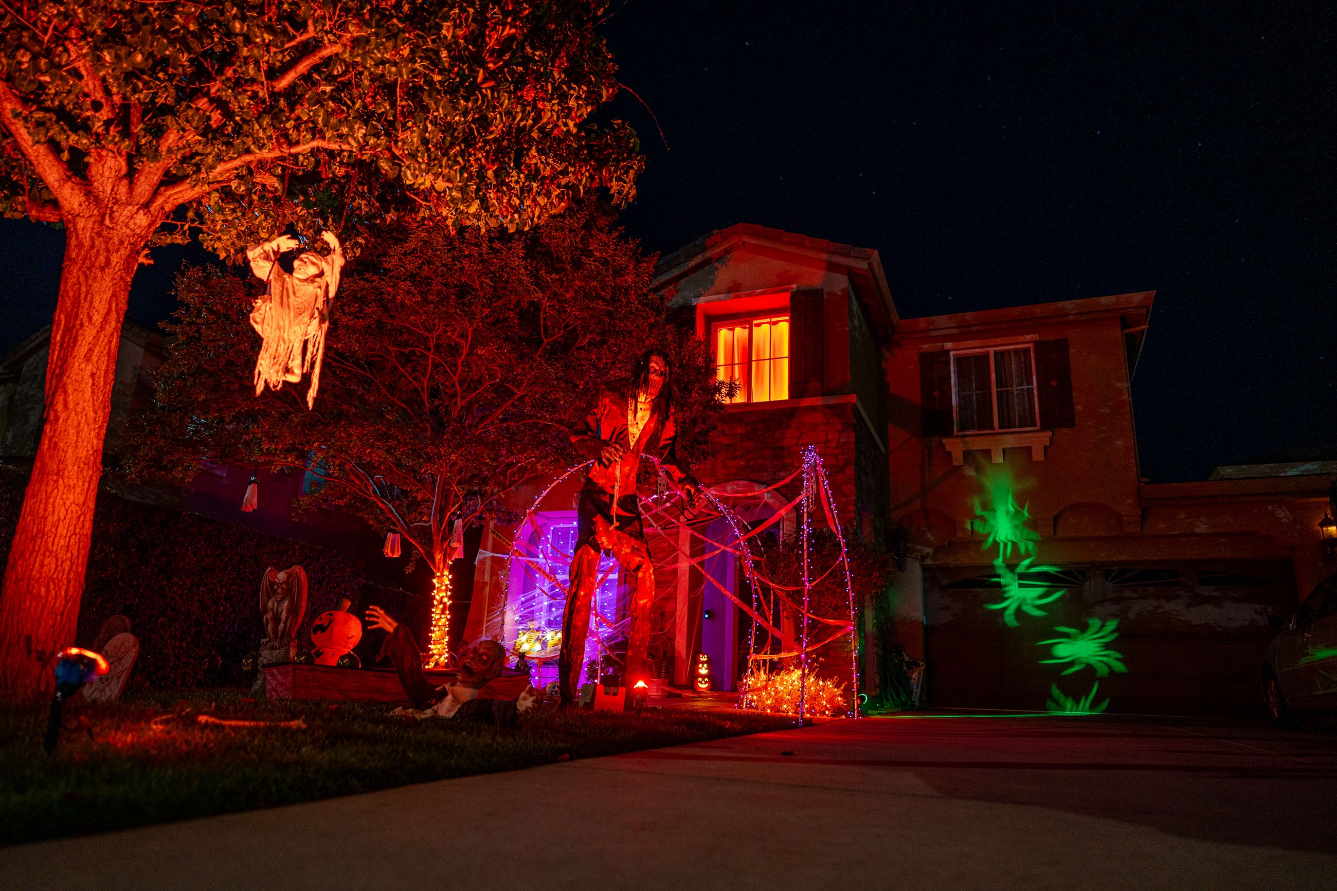 House decorated for Halloween 